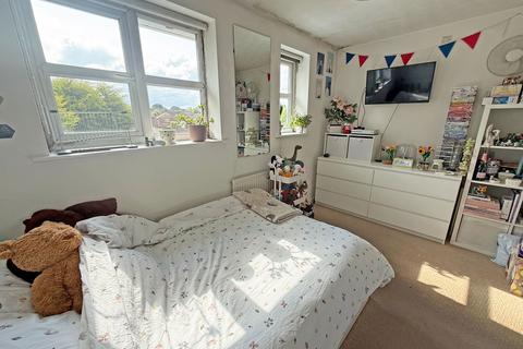 2 bedroom end of terrace house for sale, Laburnum Close, Hollywood, B47 5QW