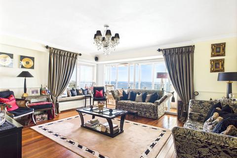 2 bedroom flat for sale, Bedford Towers, Kings Road, Brighton, BN1 2JG