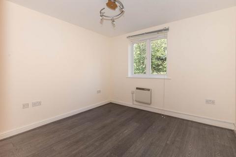 2 bedroom flat to rent, 38 Northcote Rd, London SW11 1NZ