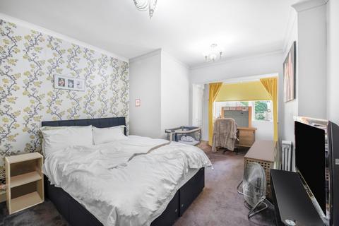 2 bedroom flat for sale, Christchurch Avenue, London