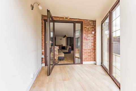 20 Catchpole Walk, Dickleburgh, Diss, IP21 4NX