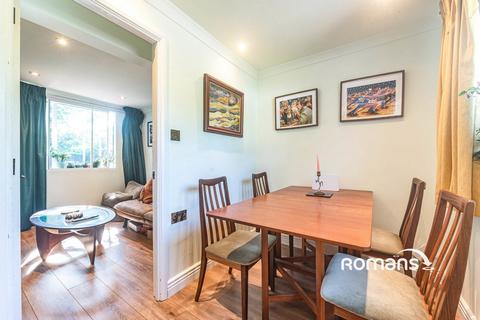 2 bedroom bungalow to rent, Mays Lane, Earley, Reading, RG6