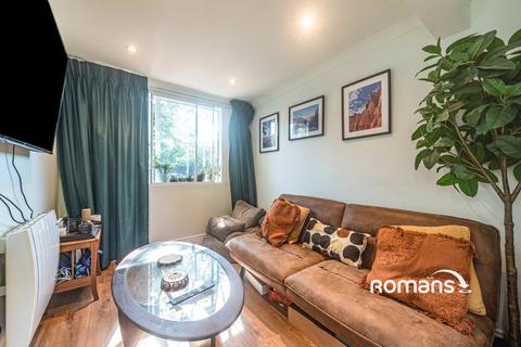 2 bedroom bungalow to rent, Mays Lane, Earley, Reading, RG6