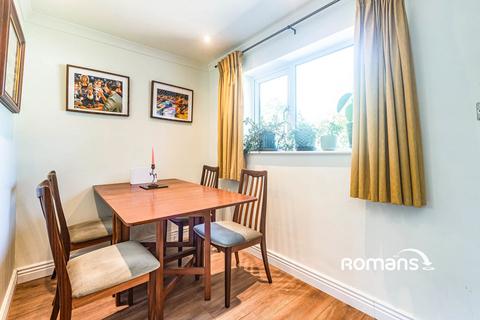 2 bedroom bungalow to rent, Mays Lane, Earley, Reading, RG6