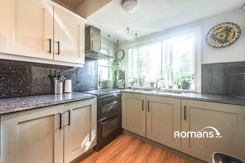 2 bedroom bungalow to rent, Mays Lane, Earley, Reading, RG6