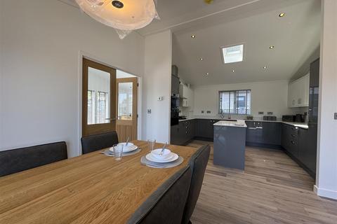 2 bedroom detached bungalow for sale, Levern Close, Goonhavern