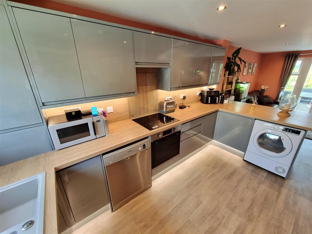 Kitchen 1.jpg