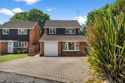 6 Dennett Close, Warwick, CV34 5HF