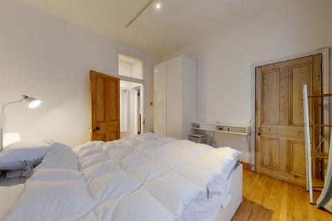 2 bedroom ground floor flat to rent, Red Lion Square, London WC1R