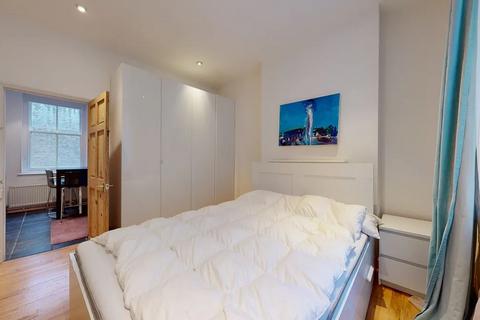 2 bedroom ground floor flat to rent, Red Lion Square, London WC1R