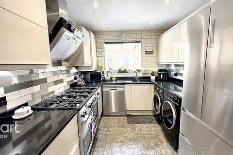 4 bedroom semi-detached house for sale, Hillingdon Drive, Ilkeston