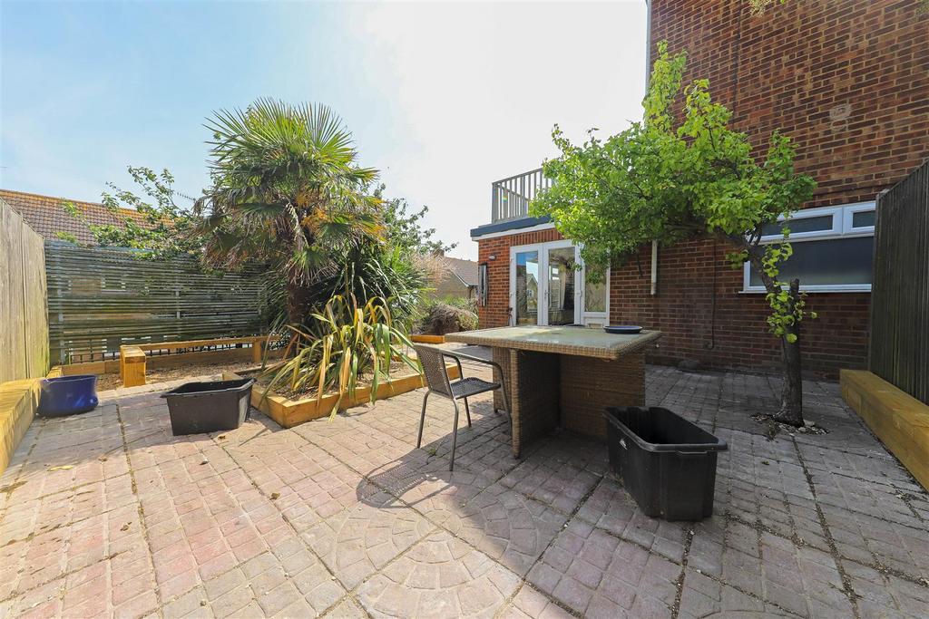 Nicholas james slinfold garden2.jpg