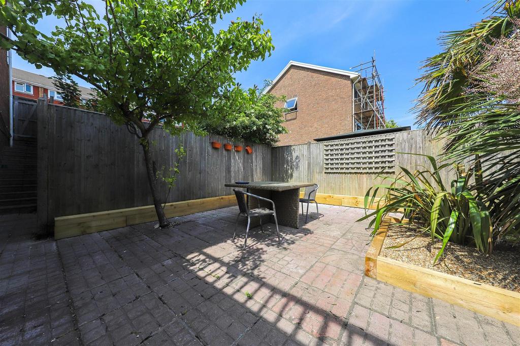 Nicholas james slinfold garden.jpg