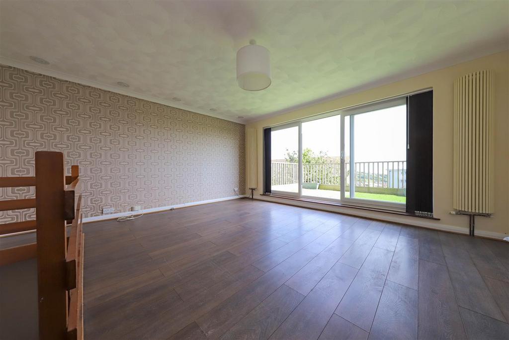 Nicholas james slinfold livingroom .jpg
