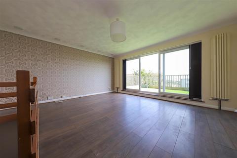 3 bedroom semi-detached house to rent, Slinfold Close, Brighton