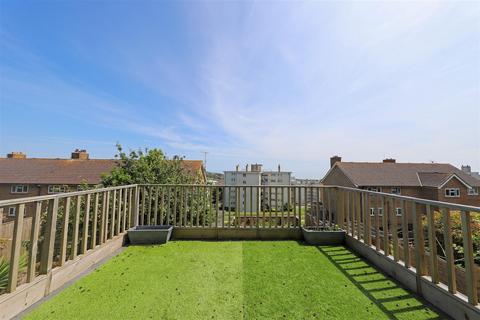 3 bedroom semi-detached house to rent, Slinfold Close, Brighton