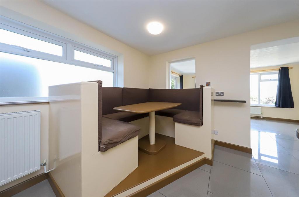 Nicholas james slinfold kitchen 3.jpg