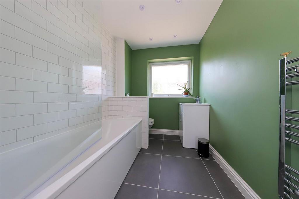 Nicholas james slinfold bathroom .jpg