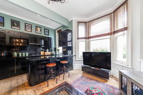 23b Woodland Road, London, SE19 1NS