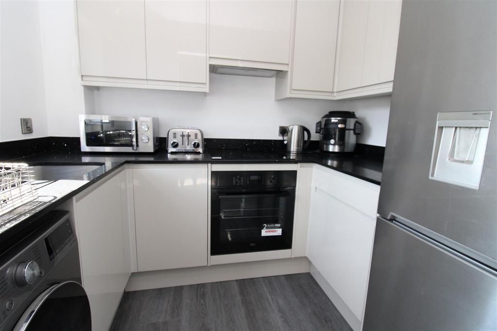 Kitchen 2.JPG