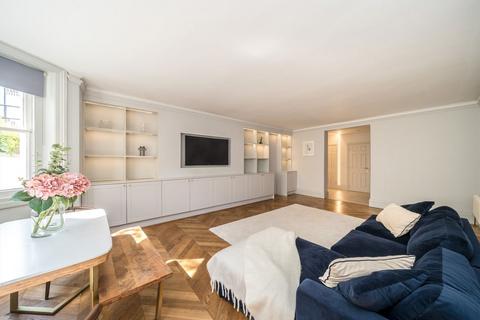 3 bedroom flat to rent, Strathmore Gardens, London W8