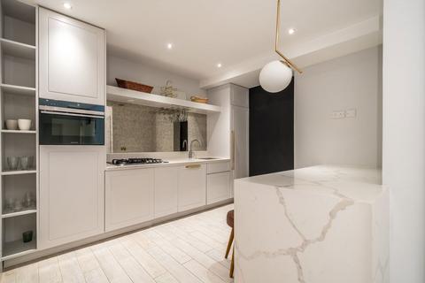 3 bedroom flat to rent, Strathmore Gardens, London W8