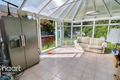 4 bedroom detached house for sale, Warwick Road, Rayleigh