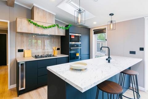 2 bedroom park home for sale, Burnby Lane, Pocklington, York, North Yorkshire, YO42 1UJ