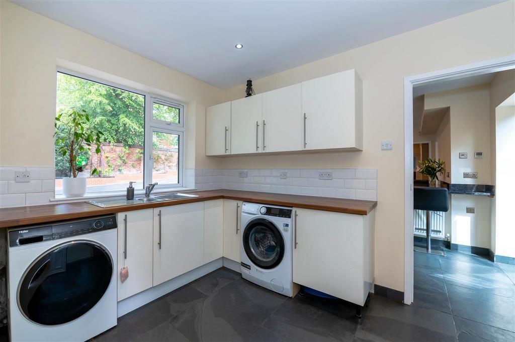 Utility room 0 P8 A5785-20250616-Dx O Deep PRIME XD2s.