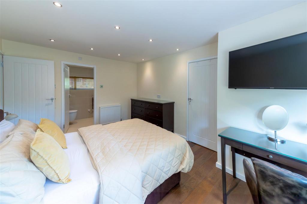 Bedroom 1 0 P8 A6045-20250616-Dx O Deep PRIME XD2s.jpg