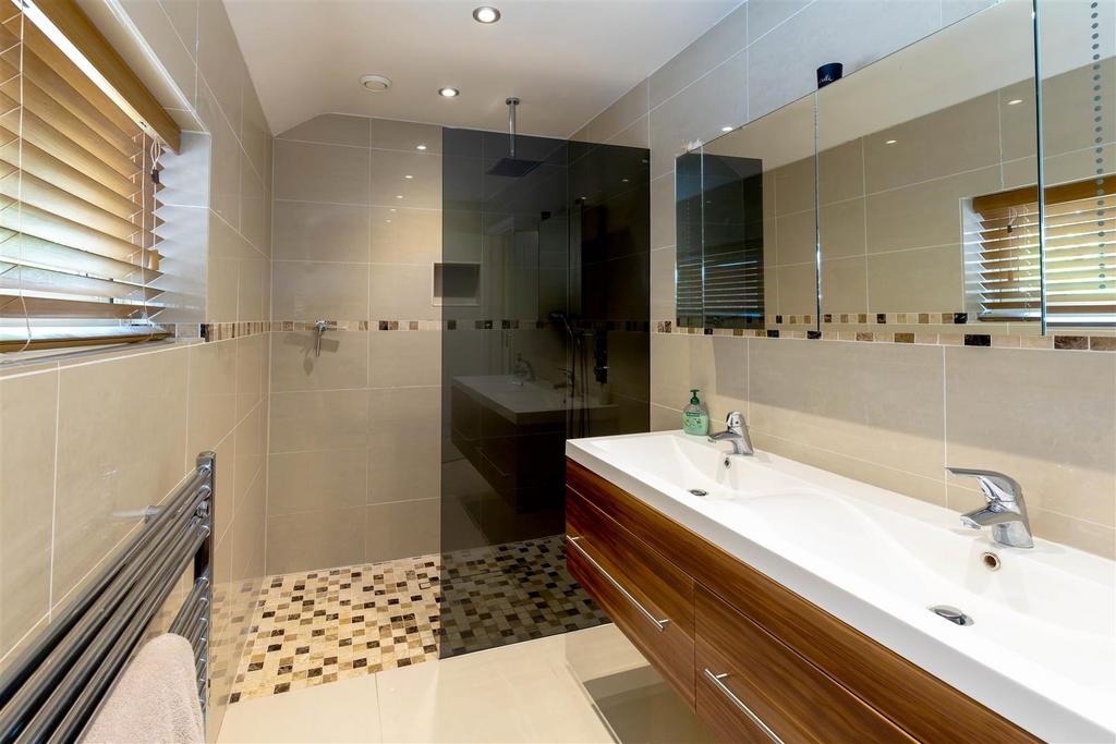 Bedroom 1 en suite 1.0 0 P8 A6022-20250616-Dx O Deep P