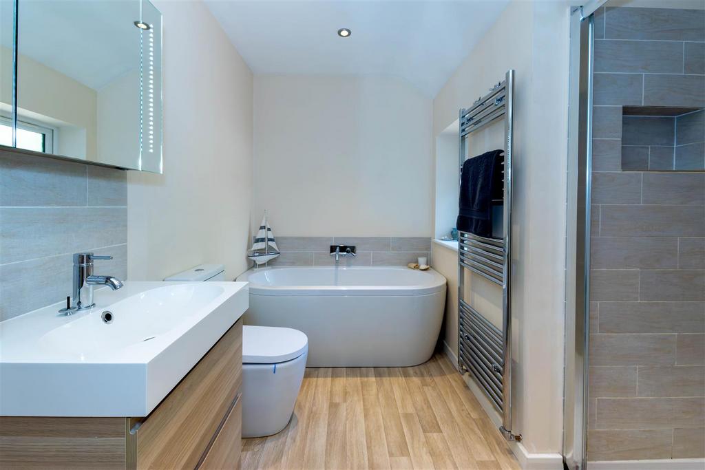 Family bathroom 1.1 0 P8 A6086-20250616-Dx O Deep PRIM