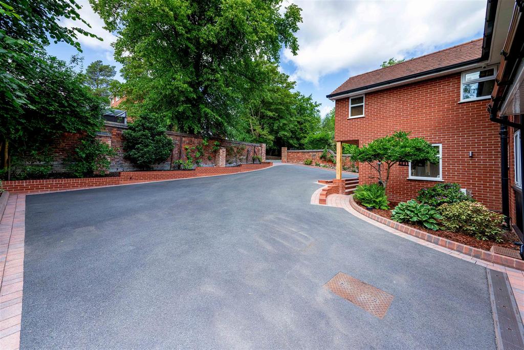 Side Elevation and driveway 0 P8 A5714-20250616-Dx O 