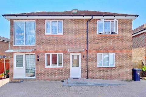 3 bedroom maisonette for sale, Quarles Park Road, Chadwell Heath, RM6