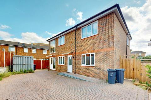 2 bedroom maisonette for sale, Quarles Park Road, Chadwell Heath, RM6