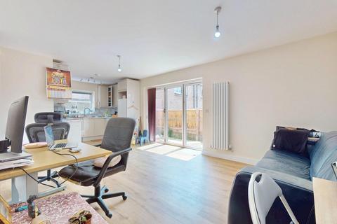 2 bedroom maisonette for sale, Quarles Park Road, Chadwell Heath, RM6