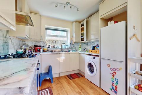 2 bedroom maisonette for sale, Quarles Park Road, Chadwell Heath, RM6