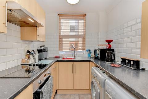 2 bedroom flat for sale, Littlehampton Road, Worthing BN13