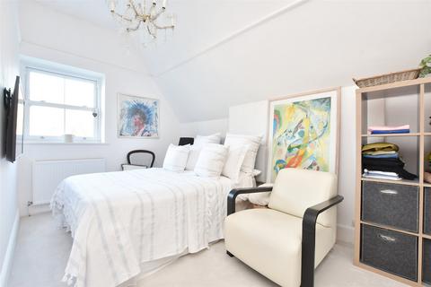 2 bedroom apartment for sale, Raglan Road, Reigate, Surrey