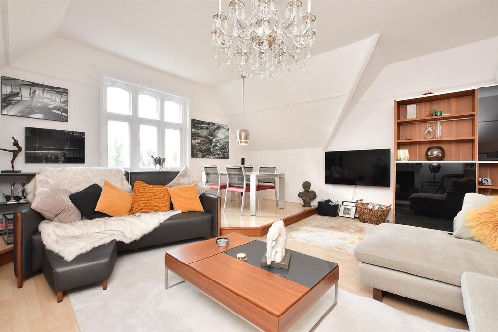 Living/Dining Area