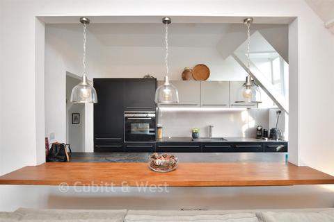 2 bedroom apartment for sale, Undercroft, Reigate RH2
