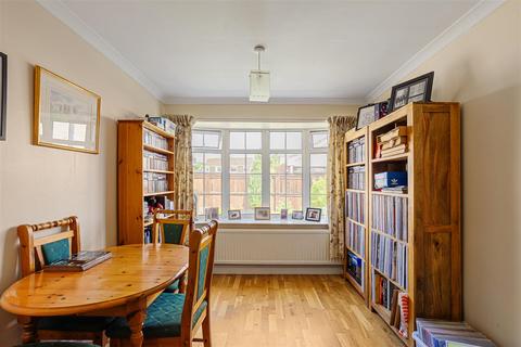 17 Chantry Close, York, YO24 2SJ