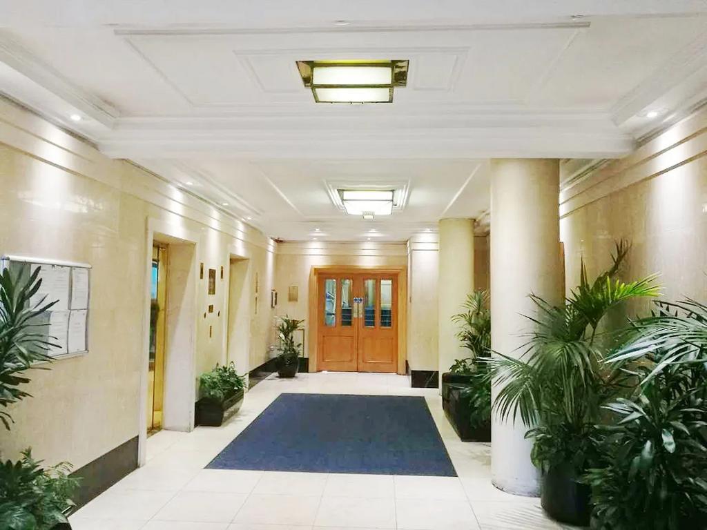 Bright and spacious reception area featuring el...