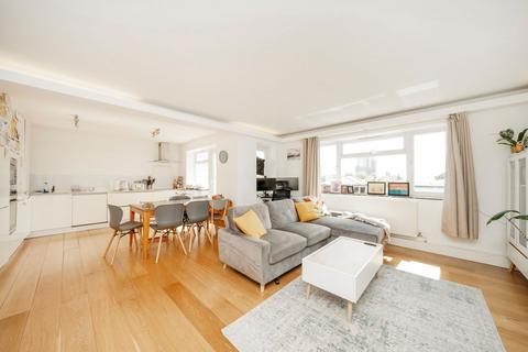 3 bedroom flat for sale, Belsize Park, London NW3