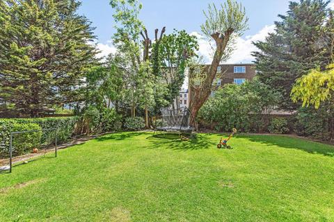 3 bedroom flat for sale, Belsize Park, London NW3