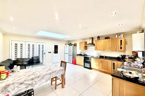 3 bedroom semi-detached house for sale, West Way, Heston TW5