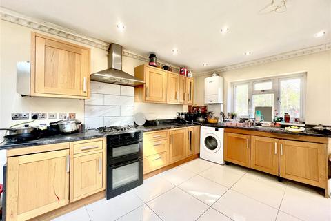 3 bedroom semi-detached house for sale, West Way, Heston TW5