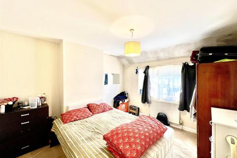 3 bedroom semi-detached house for sale, West Way, Heston TW5