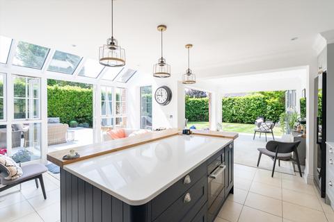 4 Brookfield Place, Cobham, KT11 2BY