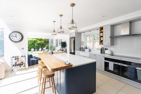 4 Brookfield Place, Cobham, KT11 2BY